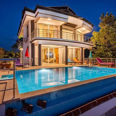 Sessiz,sakin, Huzurlu Jakuzi Ve Saunali Deniz,doga Manzarali Muestakil Villa Fethiye