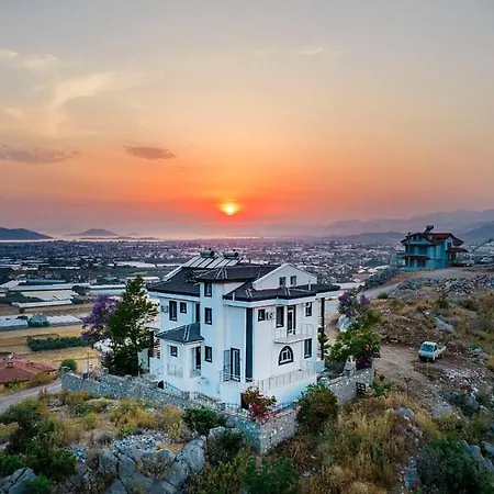 Villa Sessiz,sakin, Huzurlu Jakuzi Ve Saunali Deniz,doga Manzarali Muestakil *